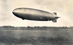 2_wiki-cc-license-Zeppelin_Postkarte_1936_a