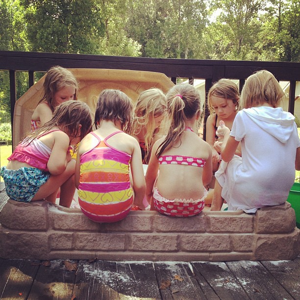 How many kids can you put in a baby's sandbox?