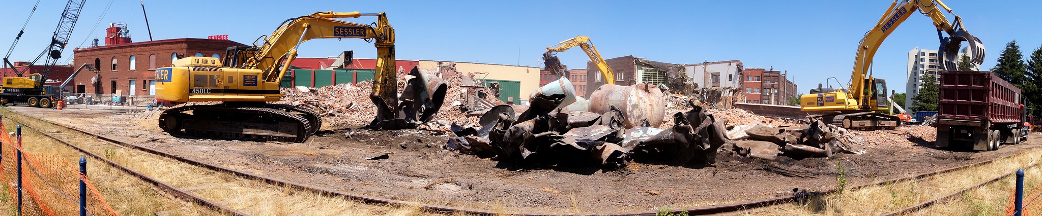 Genesee Brewery, demolition of historic Cataract Brewhouse. [PHOTO: Rick U.- RocPx.com]