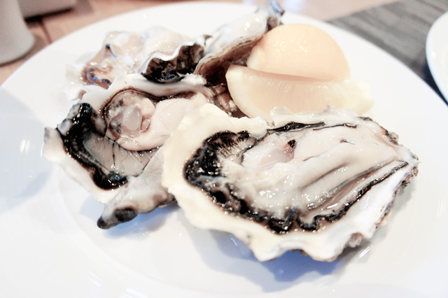 fresh oysters - Straits Cafe buffet @ Rendezvous hotel
