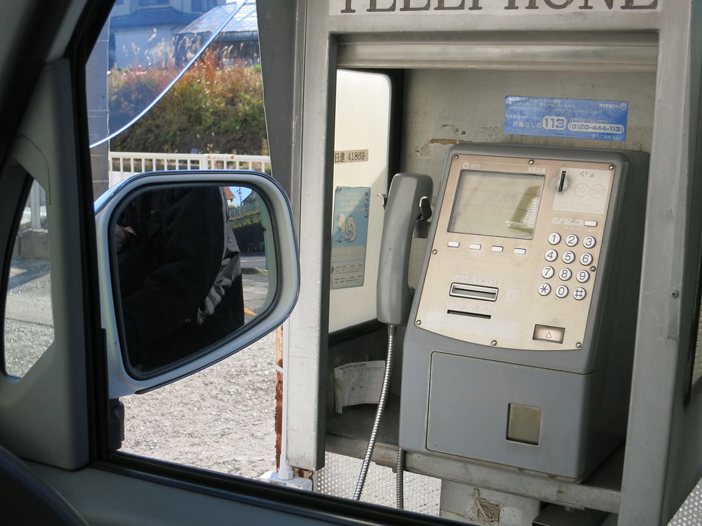 車窓から公衆電話
