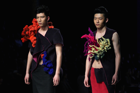 China+Fashion+Week+2012+13+W+Collection+Day+co1_aR3mpNTl
