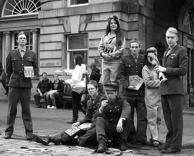 Edinburgh Fringe on the Mile 2012 01