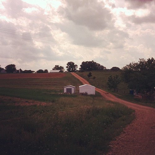 Driving through the dirt roads of Amish country. I could be Amish. With indoor plumbing. #simplelife