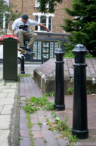 Chris Morgan treding the neddle on Wallie Nose thingy