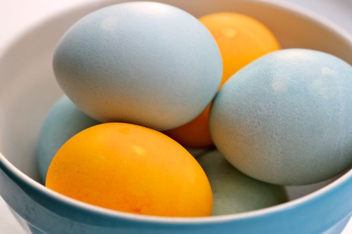 Eco-dyed eggs