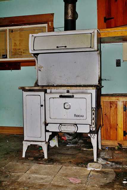 Ma Bell's Rideau heater/oven/stove