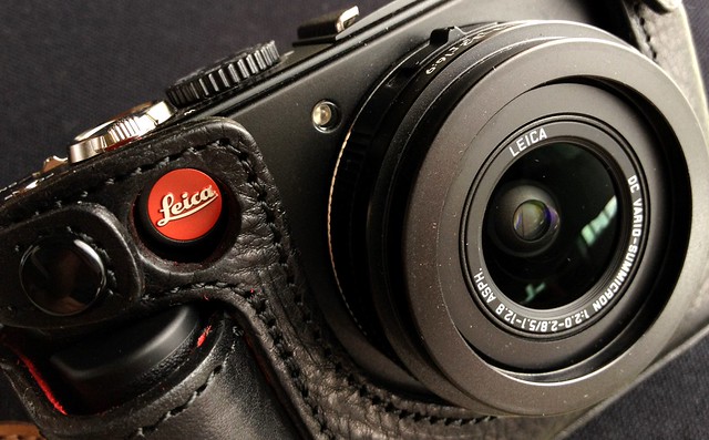 Leica D-lux 4 with ARTISAN&ARTIST* Body Case