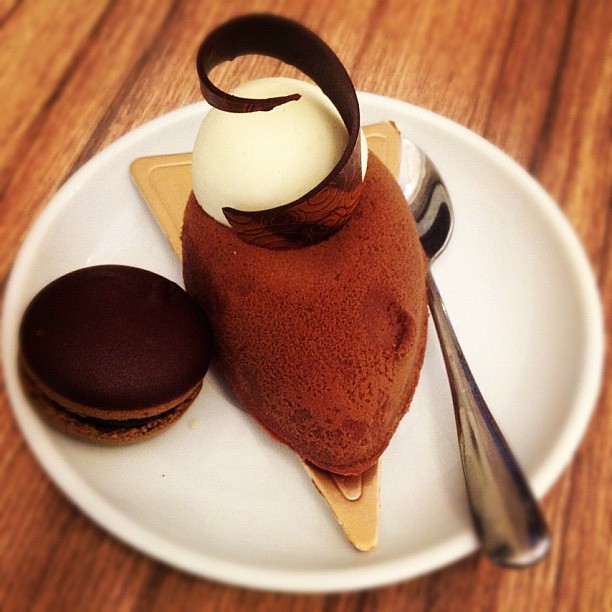 Sin day. Milk chocolate cheesecake & triple choc macaroon. #dessert #foodporn it's back to the gym tonight