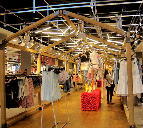 Photo:Top Shop By:thinkretail