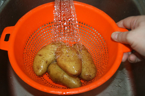 22 - Kartoffeln abgießen / Drain potatoes