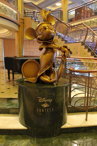 Disney Fantasy Atrium Minnie Mouse statue
