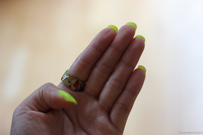neon manicure