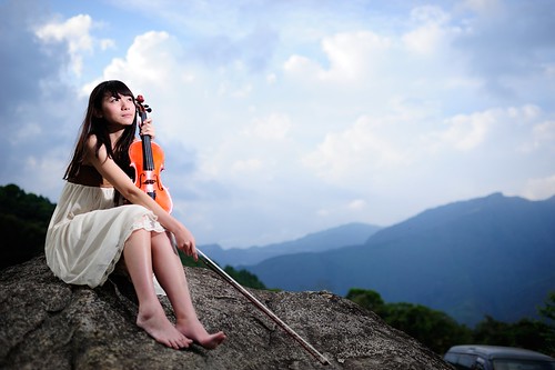 無料写真素材|人物|女性アジア|楽器|台湾人|バイオリン|女性座る|音楽