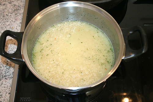 21 - Reis in Gemüsebrühe kochen / Cook rice in vegetable stock