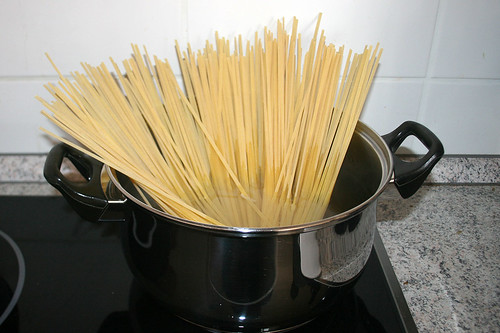 19 - Nudeln kochen / Cook noodles