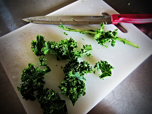 Crispy Kale Chips: Mid-Chop