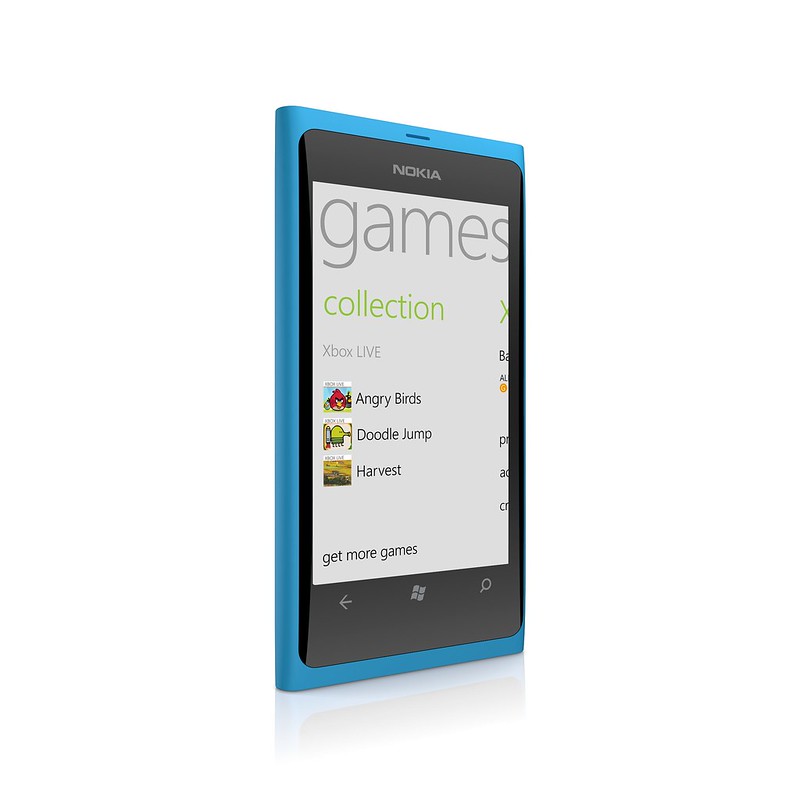 Nokia_Lumia_800_cyan_games.jpg