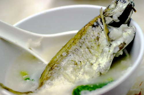臭肚魚做的「泥鯭粥」是香港美食。