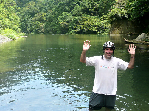 Taking a Dip in the Tonghou River (桶后溪)