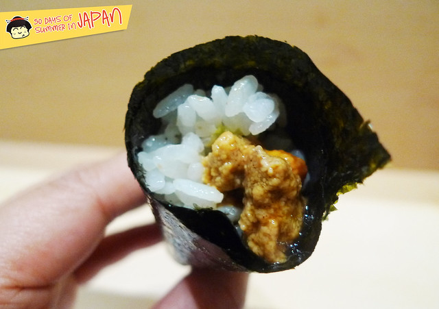 Sushi Bar YASUDA in Tokyo - uni (sea urchin) hand roll