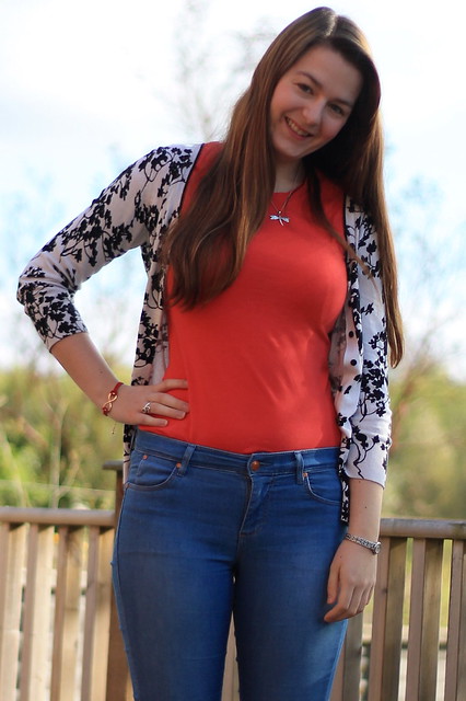 OOTD, outfit of the day, monochrome floral cardigan, red t shirt, jeans, heels