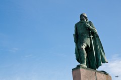 Styttur bæjarins - Statues and sculptures
