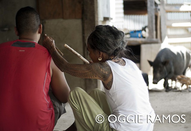 Buscalan - Tattooing amidst the chicks and pigs