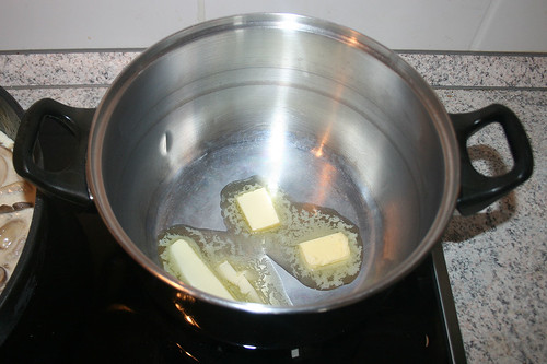 28 - Butter in Topf schmelzen / Melt butter