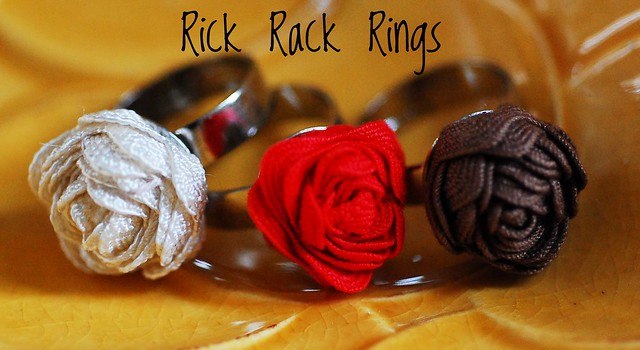 anelli fatti a mano con passamaneria, rick rack rings