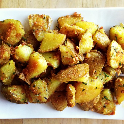Crispy Rosemary Garlic Potatoes