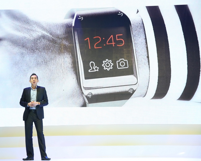 Galaxy Note 3 And Galaxy Gear. Picture 4