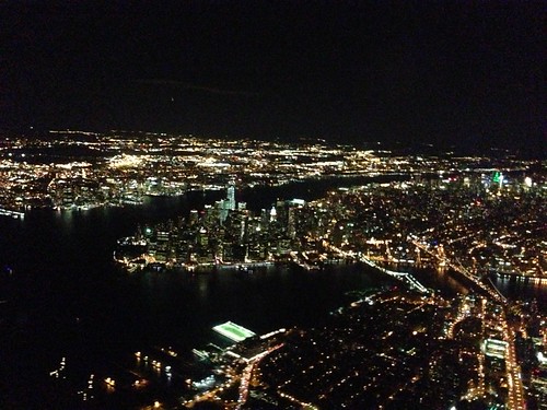 Flying by Lower Manhattan on Approach to LaGuardia