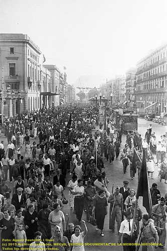 Barcelona, 1934-1938, la guerra fotografiada por Agustí Centelles. by Octavi Centelles
