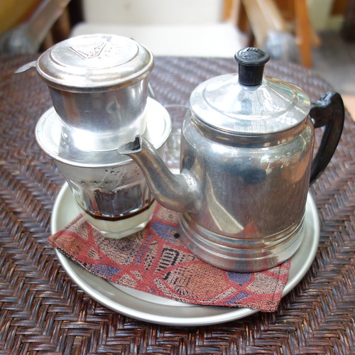 ベトナムコーヒーを淹れる。