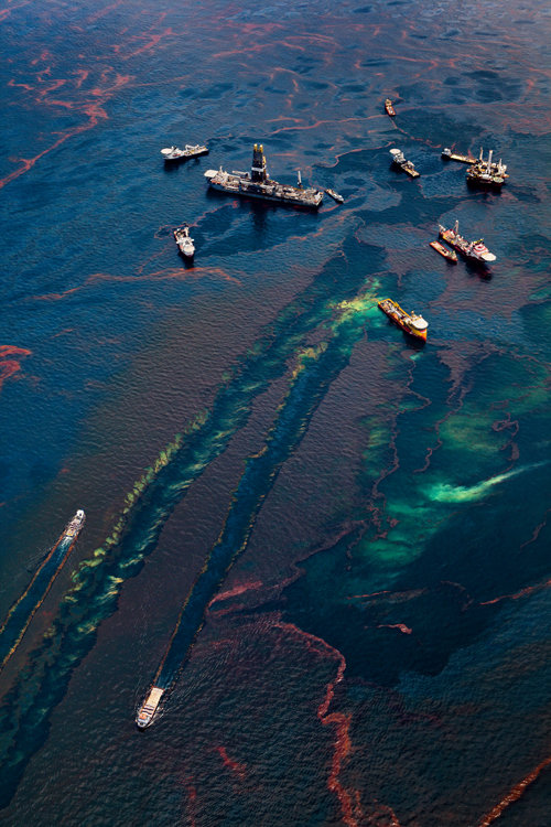 Gulf of Mexico, Louisiana (USA). May 18th, 2010. .Aerial views of the oil that still leaks from the Deepwater Horizon wellhead. The BP leased oil platform exploded on April 20 and sank after burning. Photo © Daniel Beltra/Greenpeace