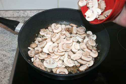 20 - Champignons addieren / Add mushrooms