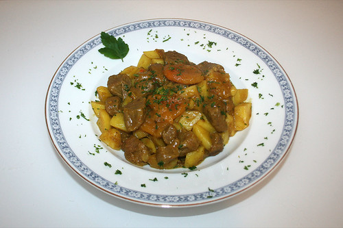 53 - Lamm-Aprikosen-Curry mit Kartoffeln - Served / Lamb apricots curry with potatoes - Served