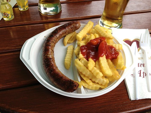 Bratwurst mit Pommes Frites / Fried sausage with french fries