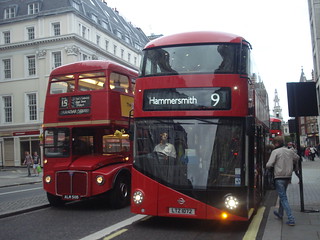 Stagecoach RM2050 (15H), London United LT72 (9), Strand