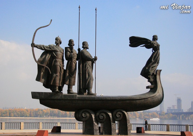 Estatua a los fundadores de Kiev. Leyendas de amor