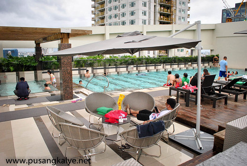 Holiday_Inn& Suites Makati Poolside