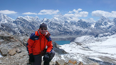 Renjo Pass 5400m - za mna w tle Everest
