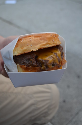paris_camion_qui_fume_burger