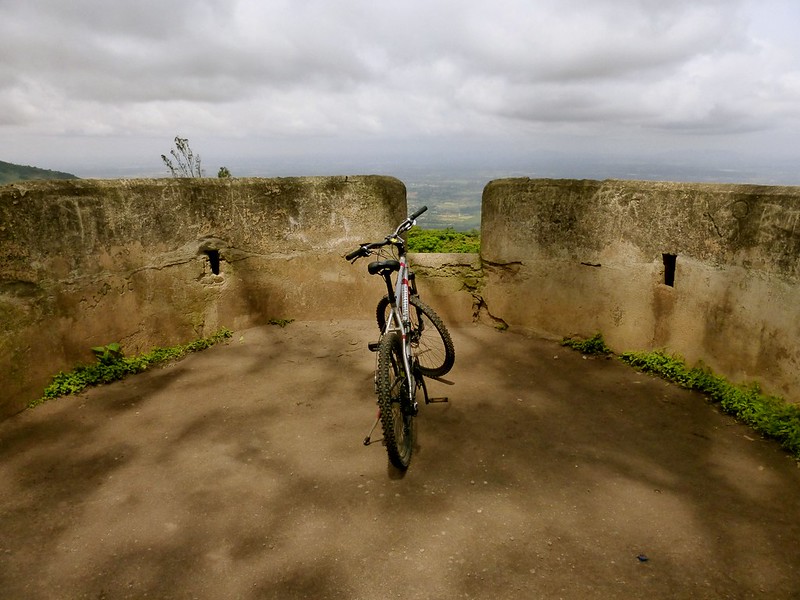 Cycling to Nandi Hills - bastion of the fort