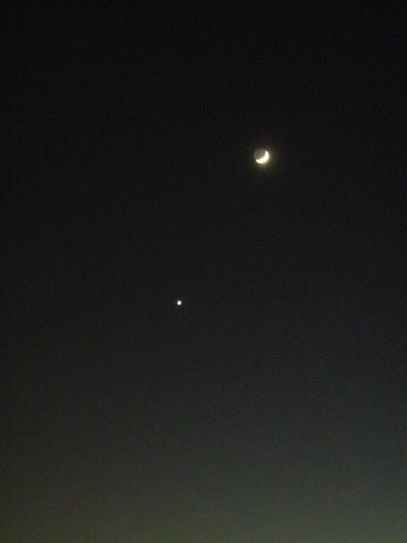 DSCN7582 _ New Moon & Venus, 5 December 2013