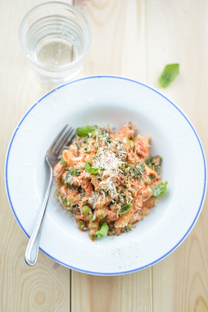 tomat-toorjuustukastmes pasta herneste ja spinatiga1