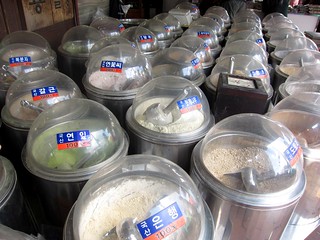 Powders at a traditional market