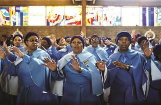 South African women paying tribute to Nelson Mandela. December 8, 2013 was a day of prayer and reflection on former president. by Pan-African News Wire File Photos