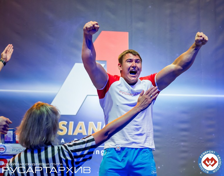  Artem Taynov winning - left hand │ A1 RUSSIAN OPEN 2013, Photo Source: armsport-rus.ru